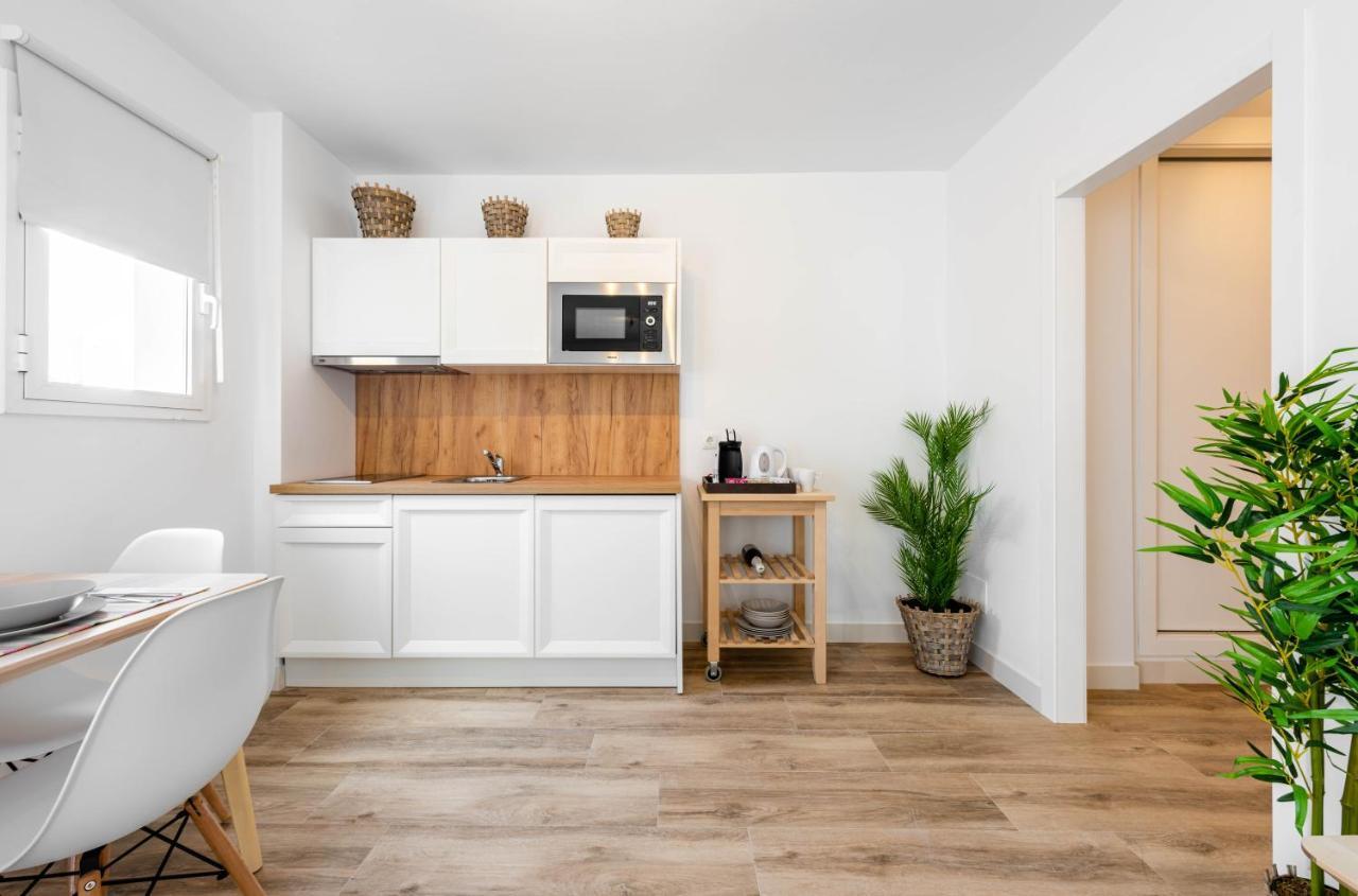 Apartamentos Toboso Plaza Nerja Dış mekan fotoğraf A typical studio apartment