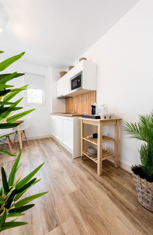 Apartamentos Toboso Plaza Nerja Dış mekan fotoğraf A small kitchen
