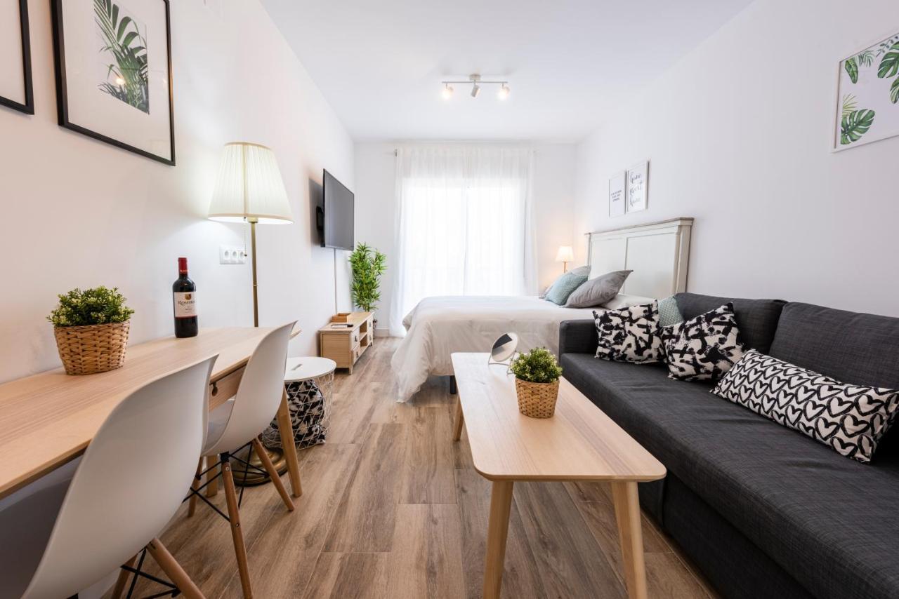 Apartamentos Toboso Plaza Nerja Dış mekan fotoğraf A studio apartment in Madrid, Spain