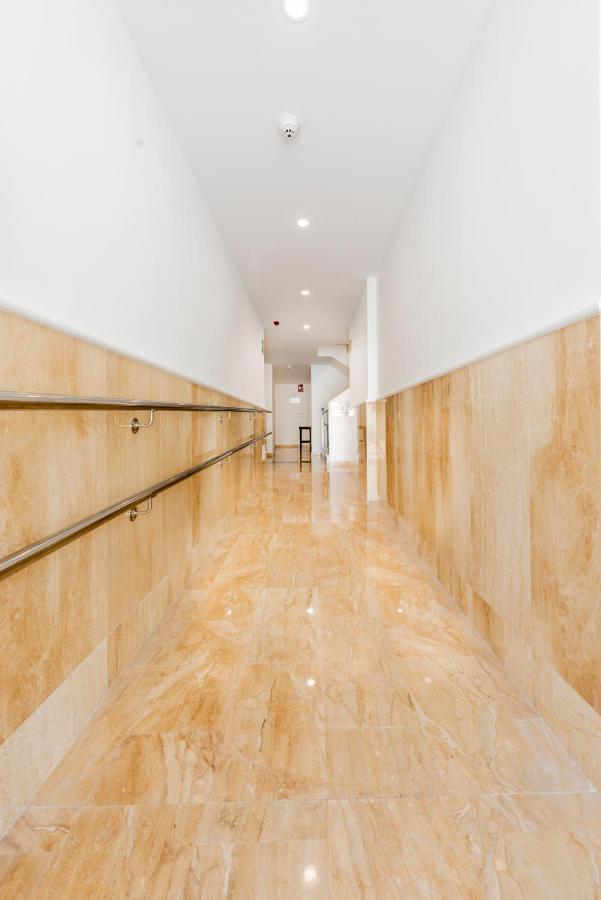 Apartamentos Toboso Plaza Nerja Dış mekan fotoğraf Interior of the building